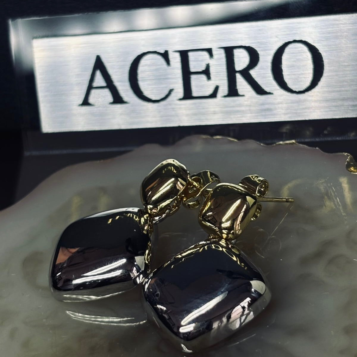 Aretes square
