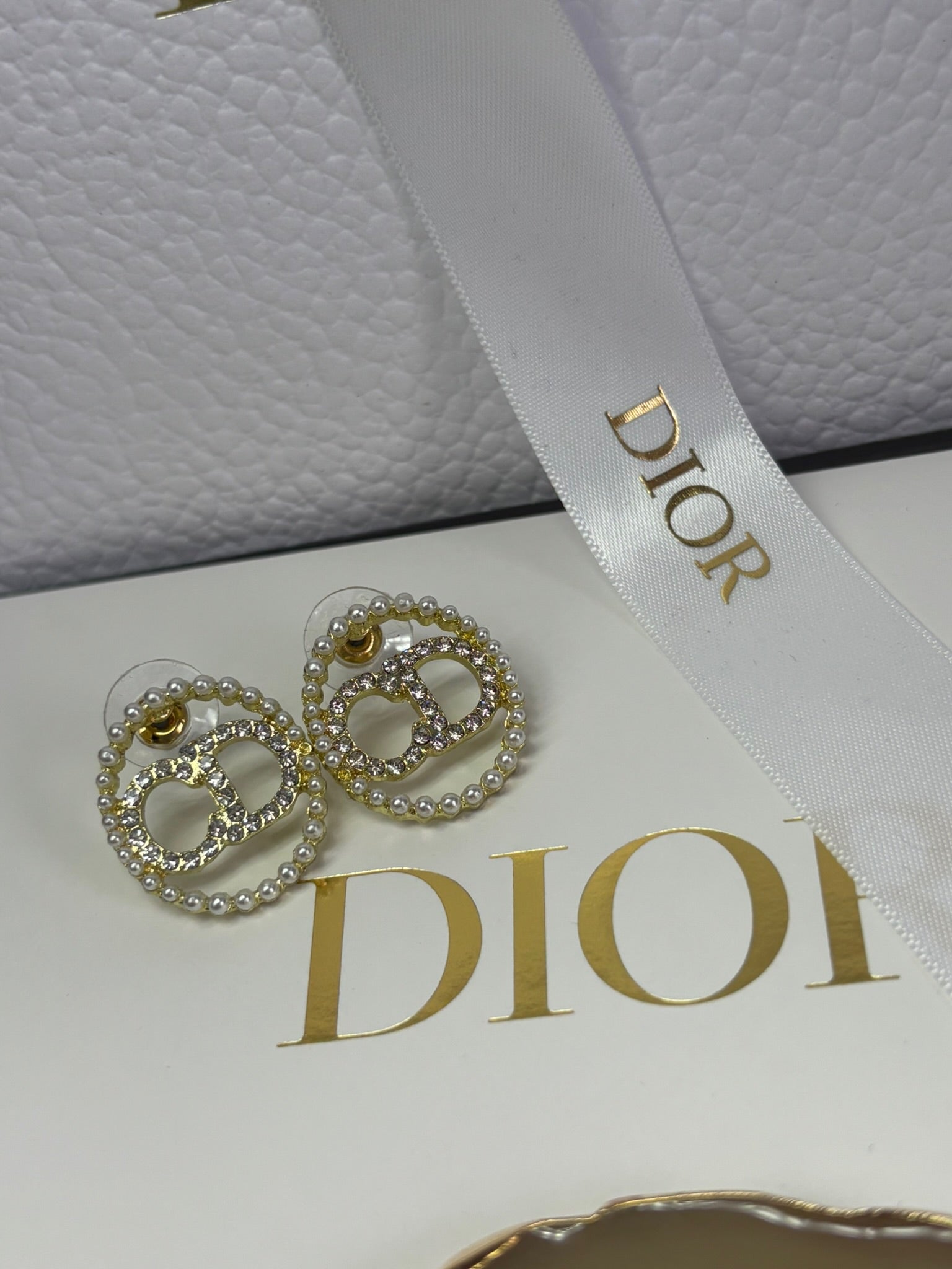 Aretes D