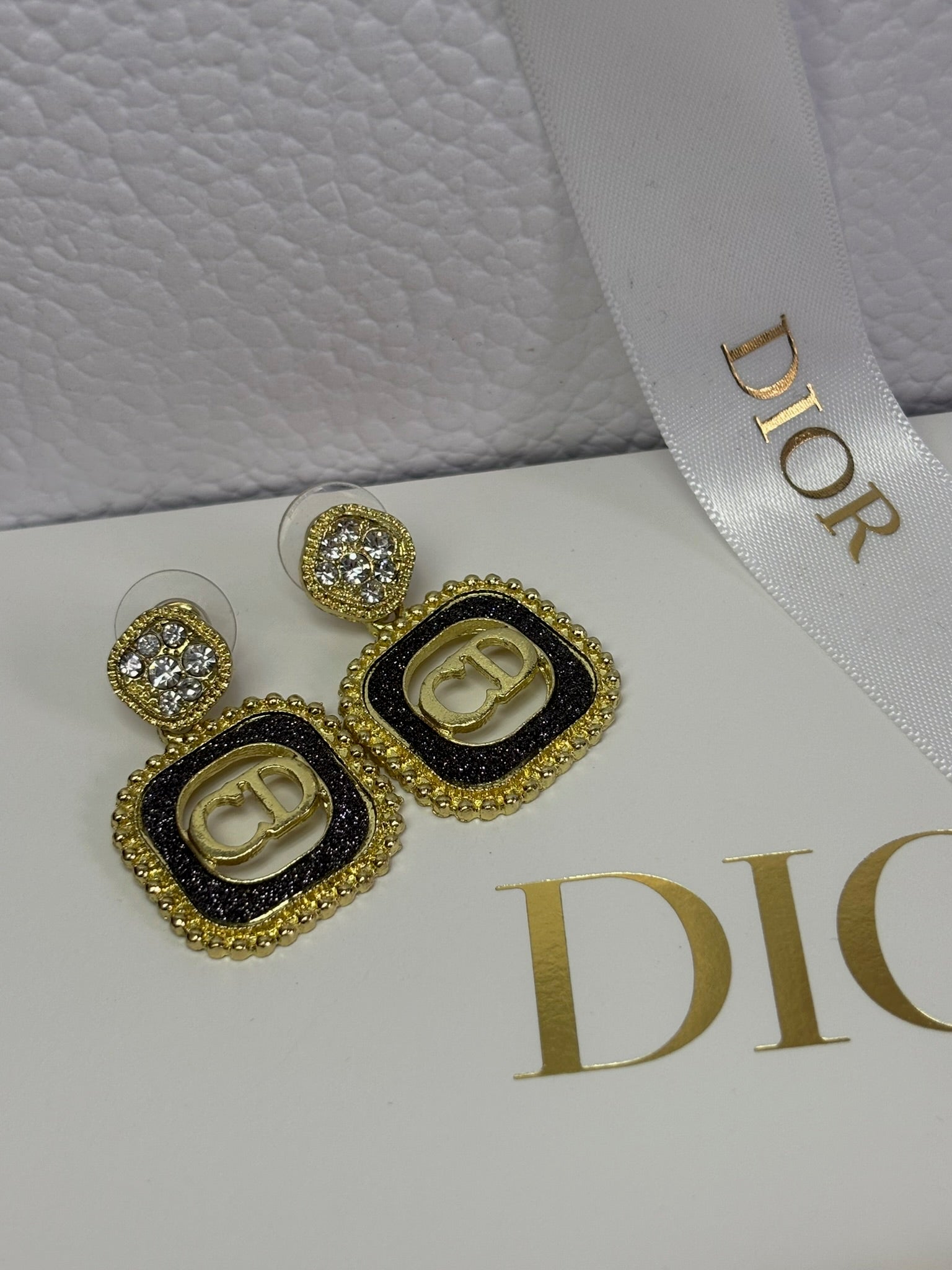 Aretes D
