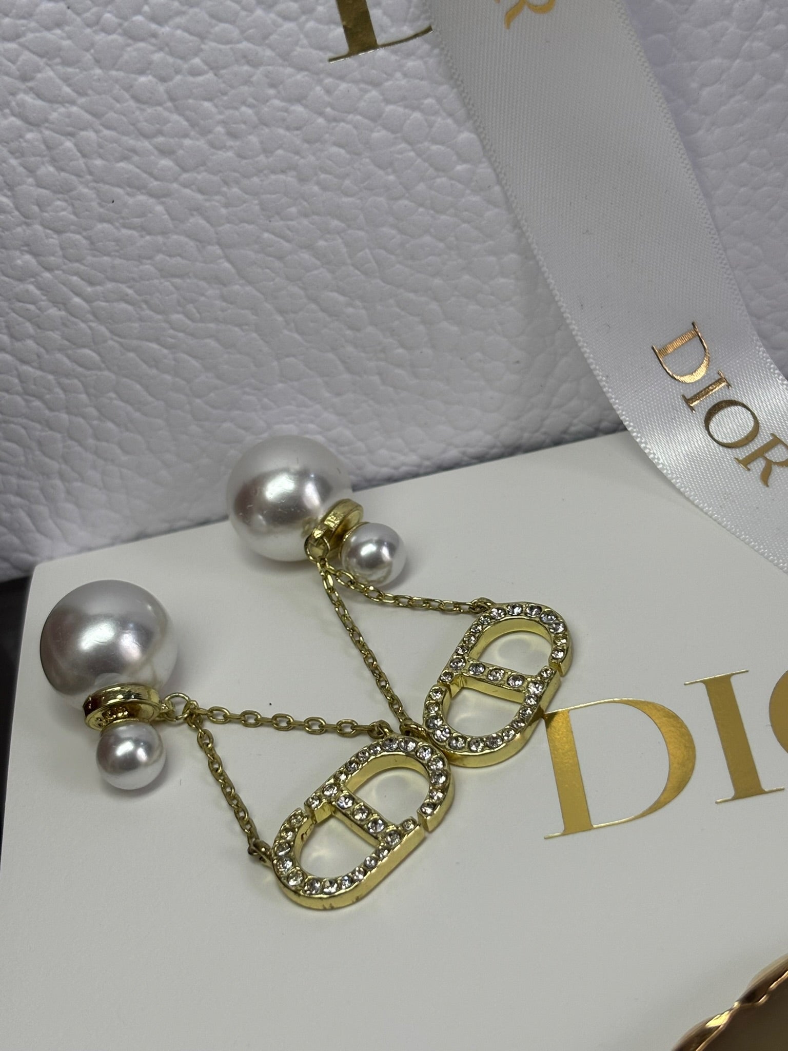 Aretes D