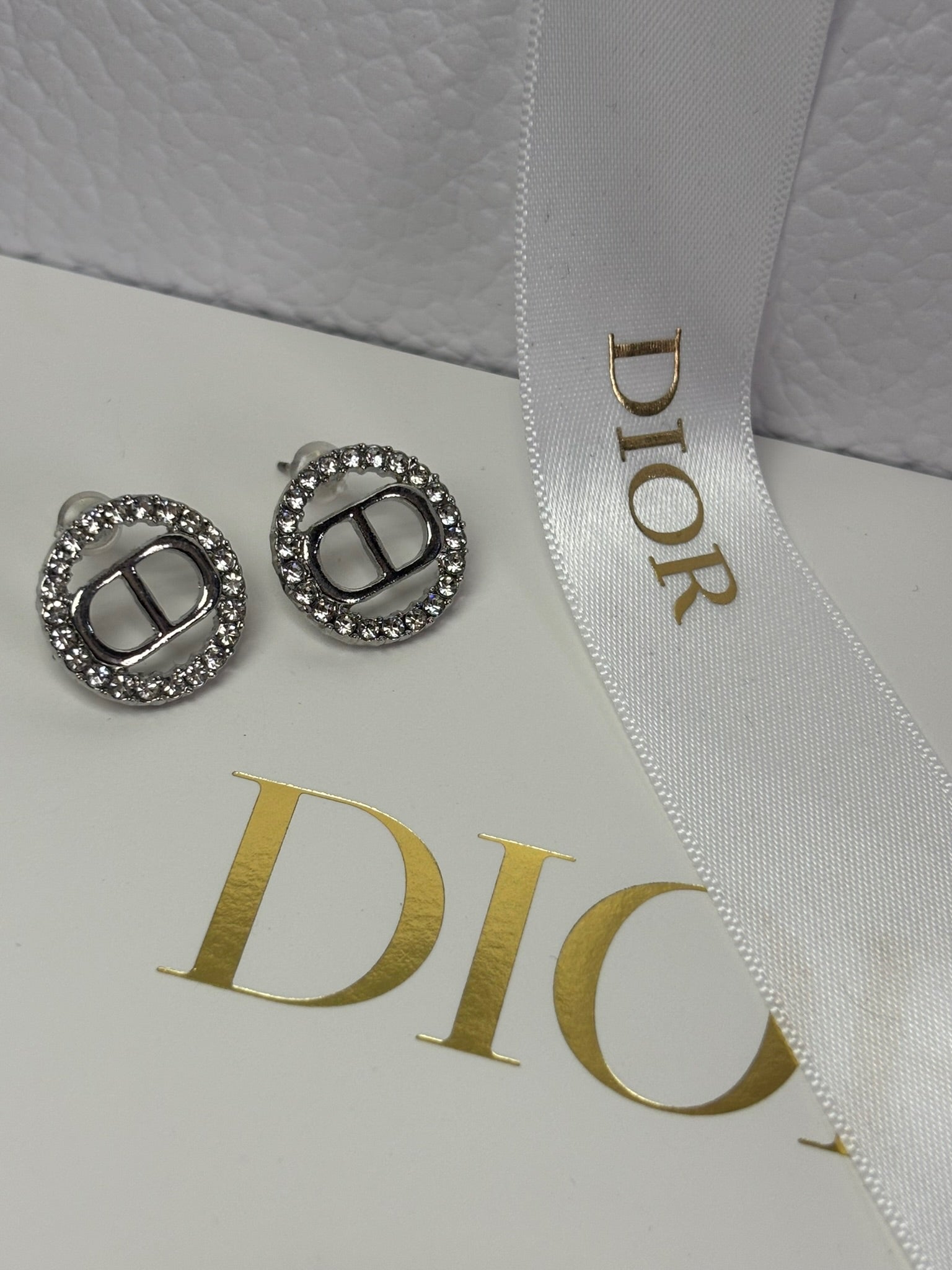 Aretes D
