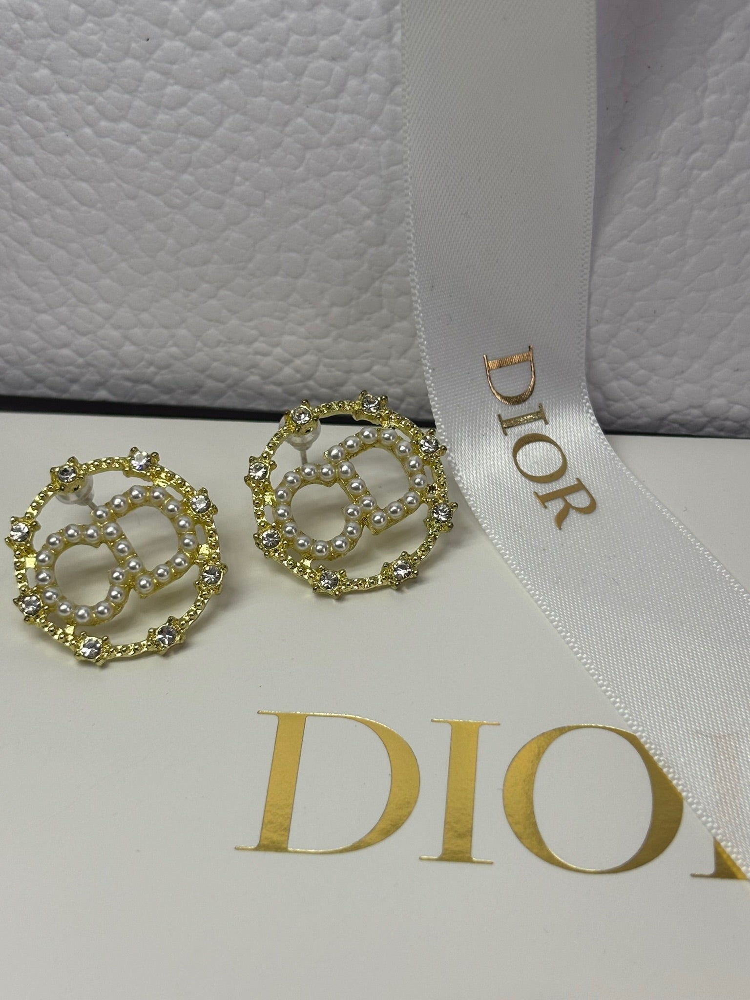 Aretes D