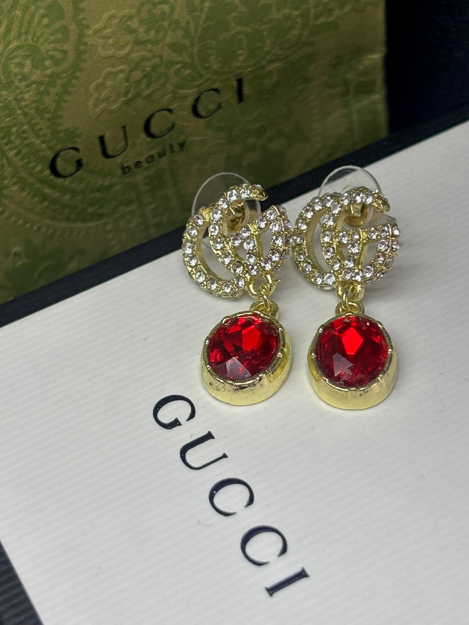 Aretes G