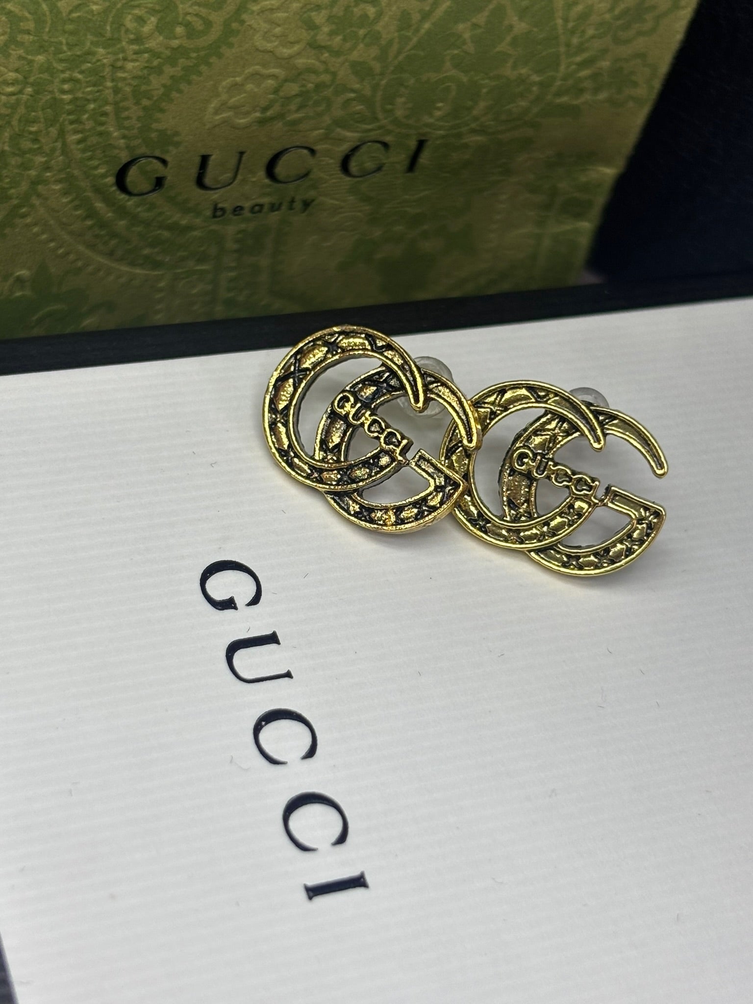 Aretes G