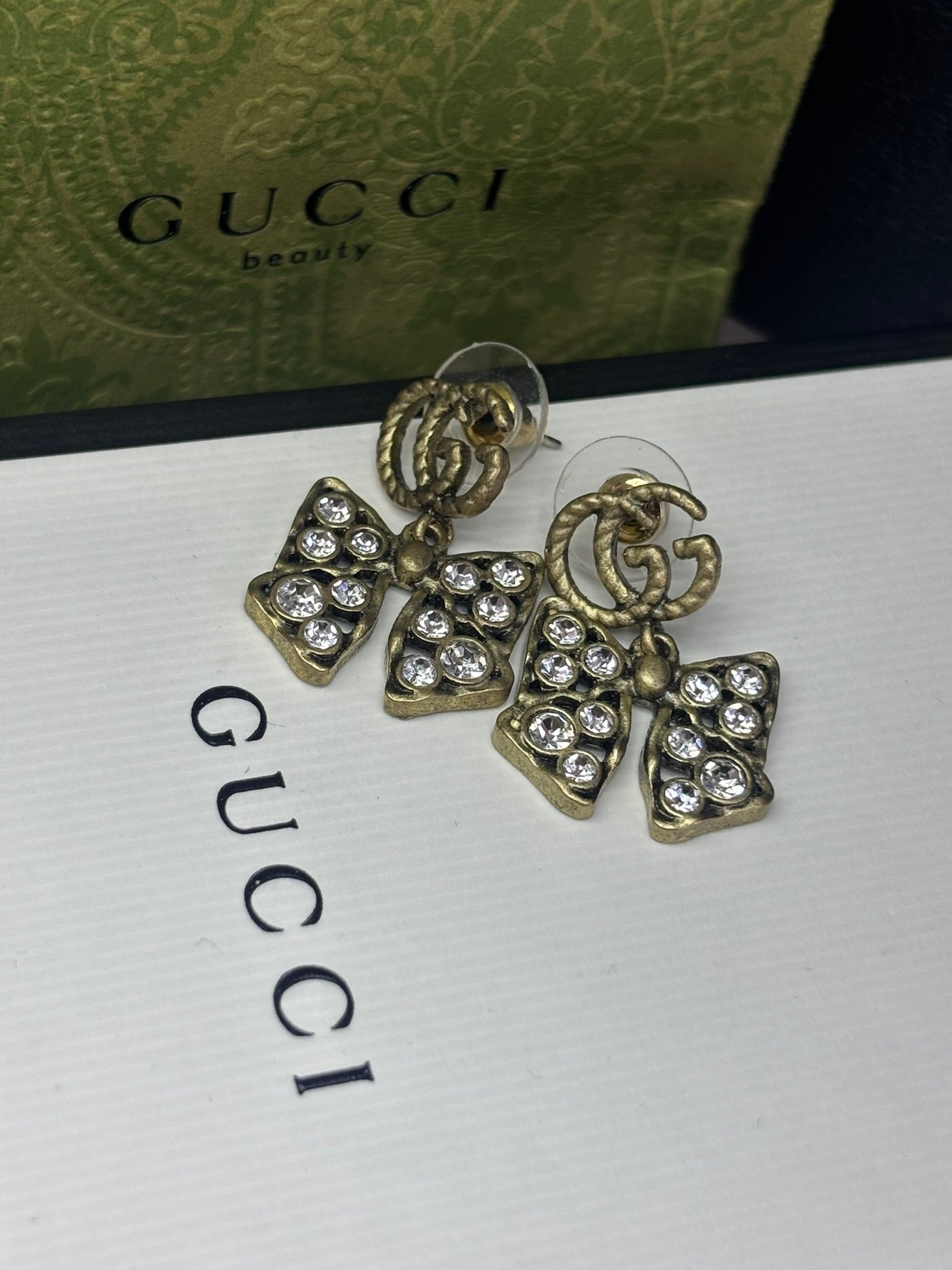 Aretes G