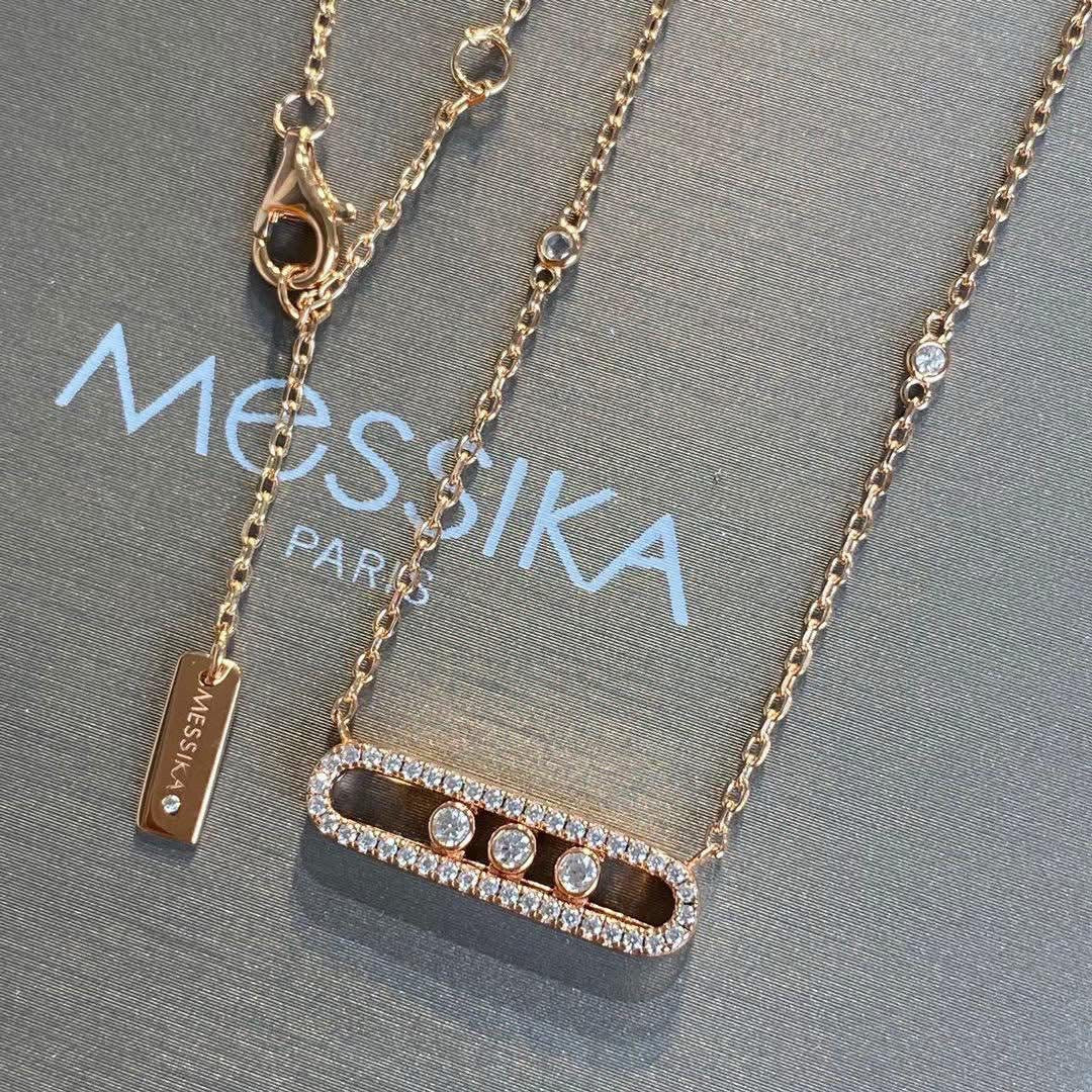 Collar M Plateado
