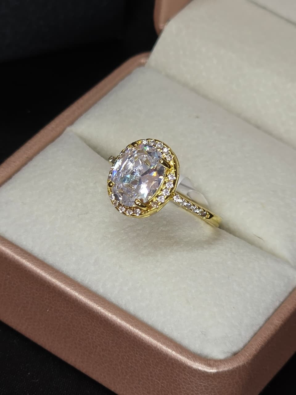 Anillo Halo Oval dorado