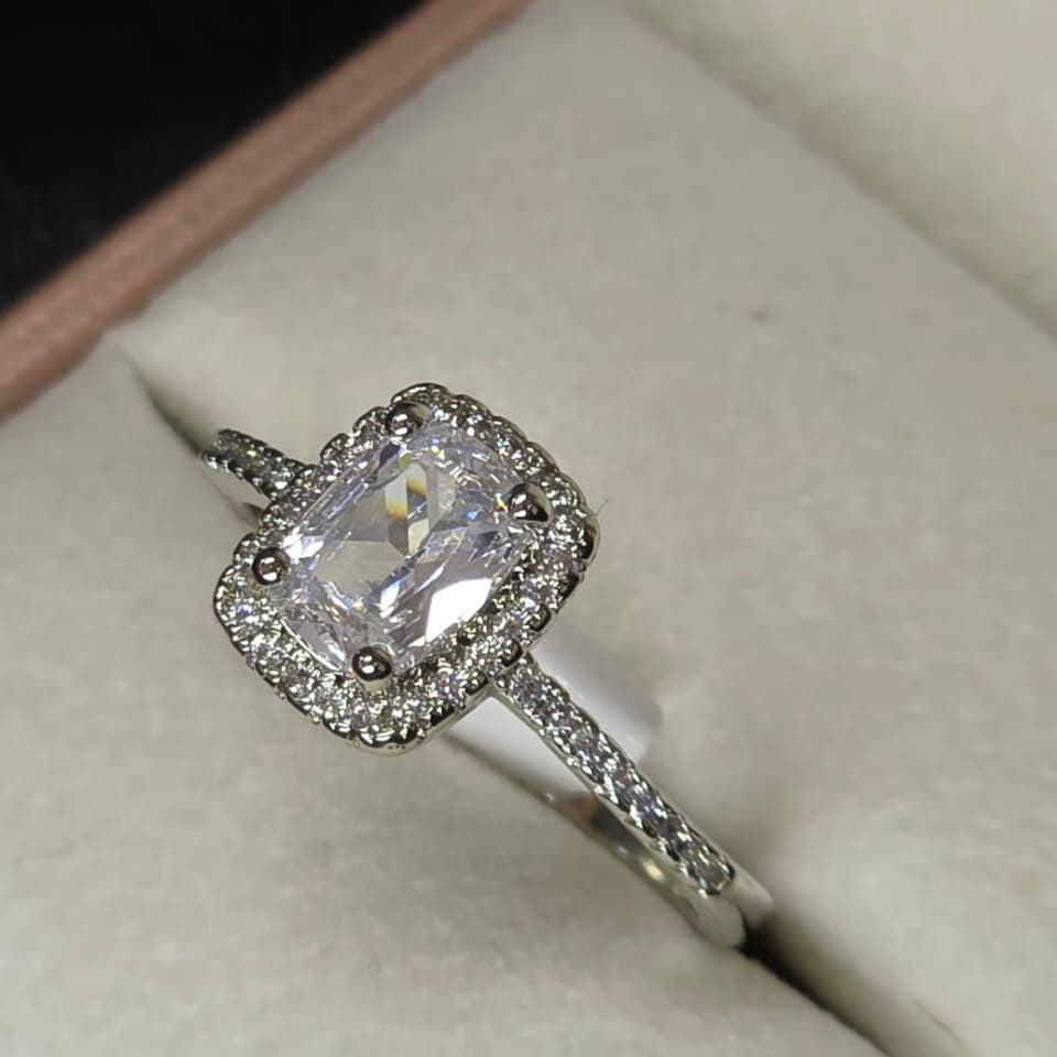 Anillo Halo Rectangular Plateado